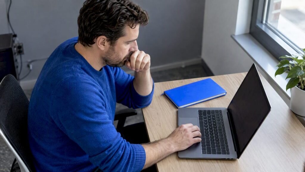 Marketer reviewing affiliate cookie expiry settings
