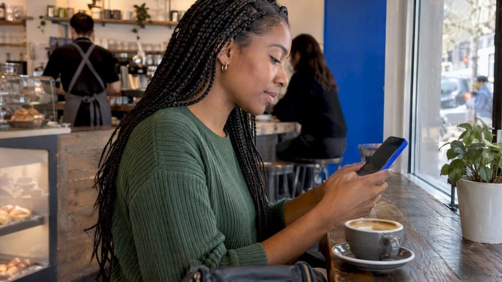 Creator drafting a disclosed affiliate reply on her phone